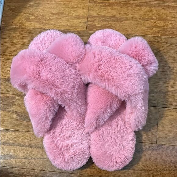 J. Crew Cozy Pink Faux Fur Slippers like new - Picture 1 of 6